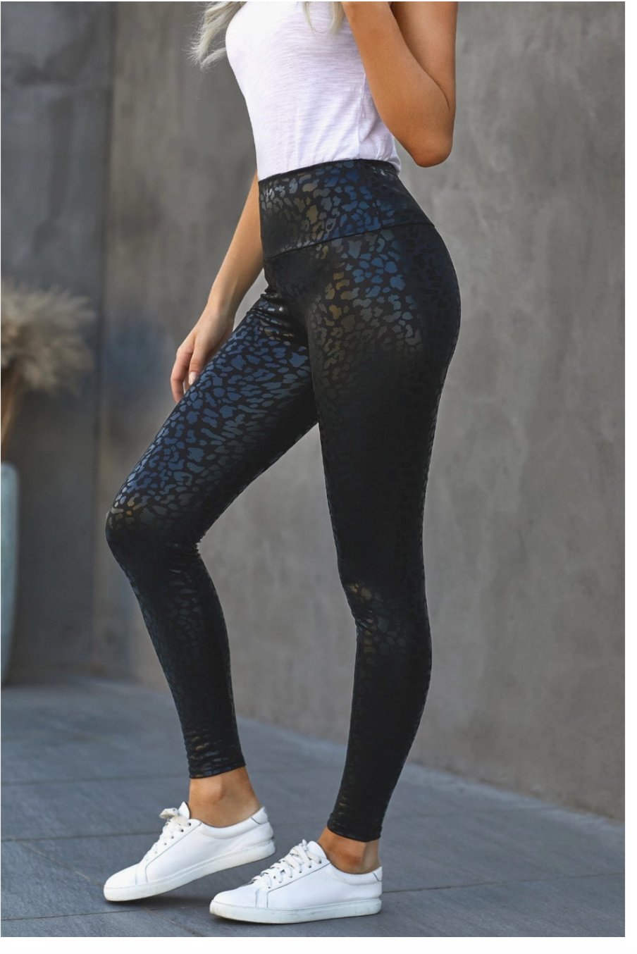 Fashion Black Shiny Leopard Textured Leggings